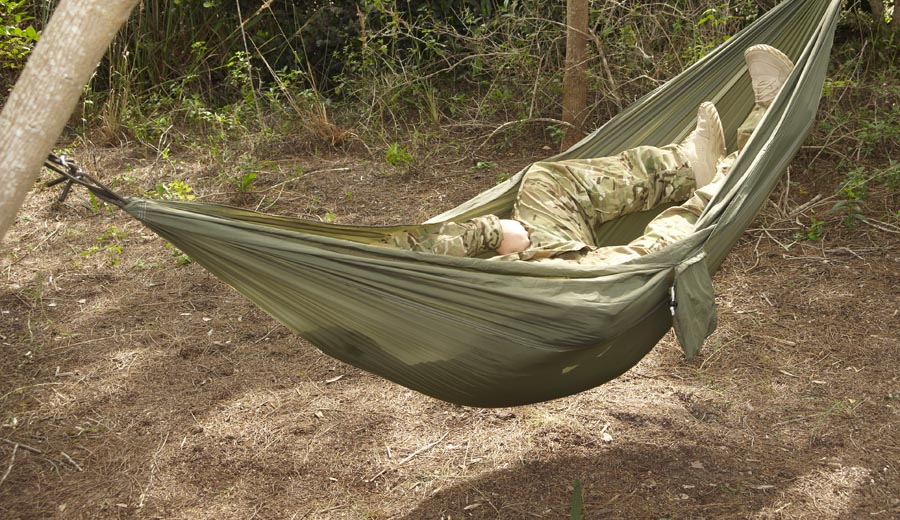 [Jeu] Association d'images - Page 6 Snugpak-jungle-hammock-tucked-away-net_lockhart-tactical