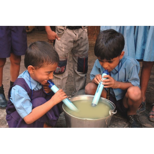 lifestraw-in-use-cropped_1467055048